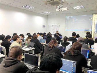 專業(yè)IT培訓(xùn)學(xué)校 賦能未來，全棧課程體系與教育軟件研發(fā)的雙輪驅(qū)動(dòng)